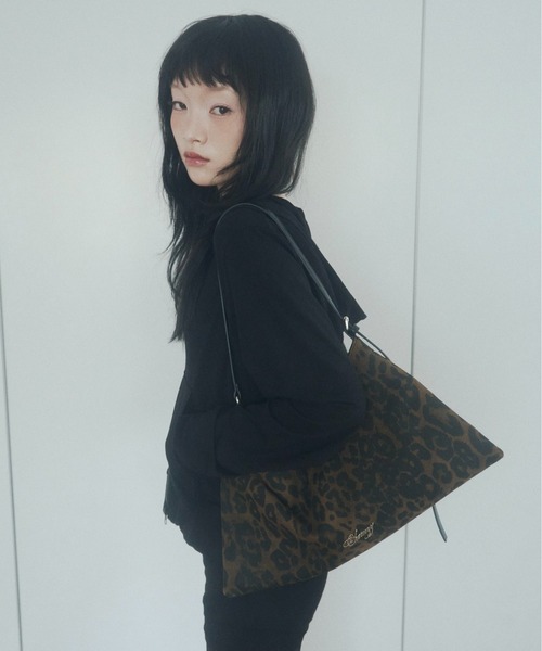 chernyy(チェルニー)の「chernyy double zip-up stretch hoodie / ダブルジップコンパクトフーディー(パーカー・レディース・グレー/ブラック/プラム・SMALL/LARGE/MEDIUM)」の22枚目の写真