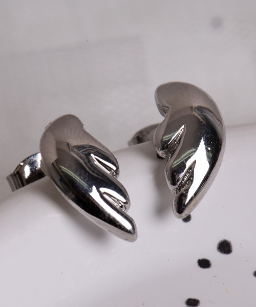 TONE SELECT GOODS(トーンセレクトグッズ)の「【Peony/ピオニー】2デザイン ウィングモチーフピアス(ピアス(両耳用)・レディース・ゴールド系2/ゴールド系1/シルバー系2/シルバー系1・FREE)」の2枚目の写真