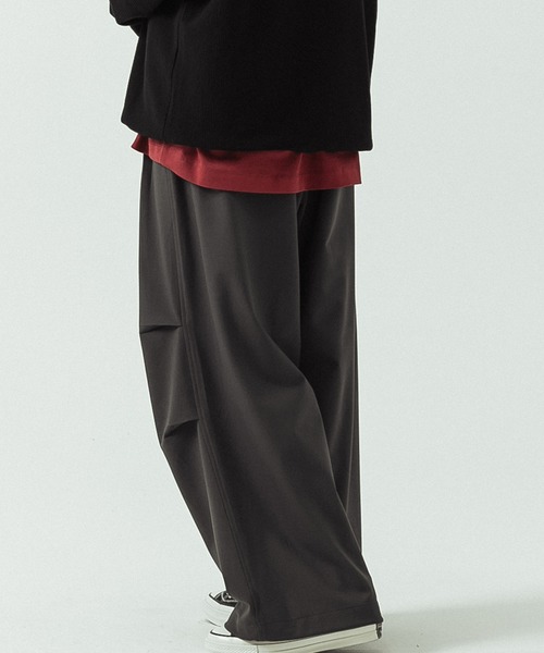 SLICK（スリック）の「【SLICK/スリック】T/R Double Cloth Wide Knee Tuck Over Pants/T/R ダブルクロス ワイドニータックオーバーパンツ（その他パンツ・メンズ・ブラック/ブラウン/スミクロ・1/2/3）」の3枚目の写真