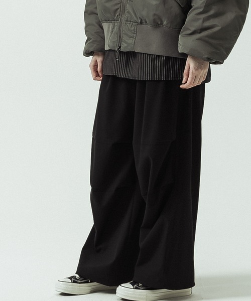 SLICK（スリック）の「【SLICK/スリック】T/R Double Cloth Wide Knee Tuck Over Pants/T/R ダブルクロス ワイドニータックオーバーパンツ（その他パンツ・メンズ・ブラック/ブラウン/スミクロ・1/2/3）」の5枚目の写真