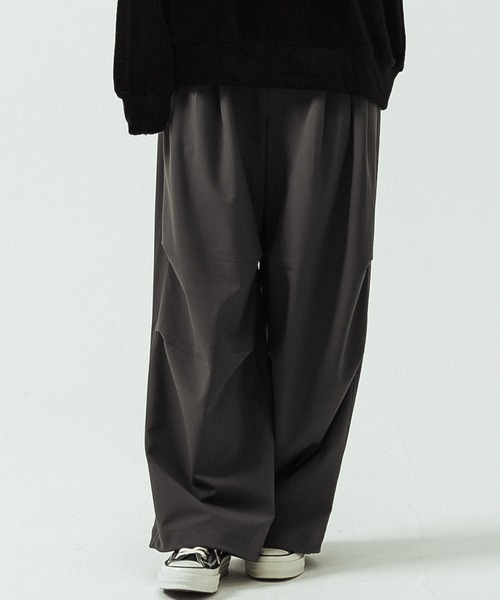 SLICK（スリック）の「【SLICK/スリック】T/R Double Cloth Wide Knee Tuck Over Pants/T/R ダブルクロス ワイドニータックオーバーパンツ（その他パンツ・メンズ・ブラック/ブラウン/スミクロ・1/2/3）」の9枚目の写真
