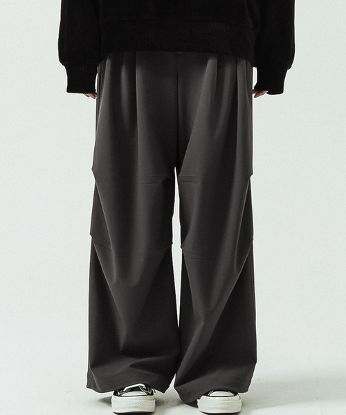 SLICK（スリック）の「【SLICK/スリック】T/R Double Cloth Wide Knee Tuck Over Pants/T/R ダブルクロス ワイドニータックオーバーパンツ（その他パンツ・メンズ・ブラック/ブラウン/スミクロ・1/2/3）」の10枚目の写真