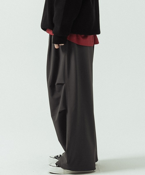 SLICK（スリック）の「【SLICK/スリック】T/R Double Cloth Wide Knee Tuck Over Pants/T/R ダブルクロス ワイドニータックオーバーパンツ（その他パンツ・メンズ・ブラック/ブラウン/スミクロ・1/2/3）」の11枚目の写真