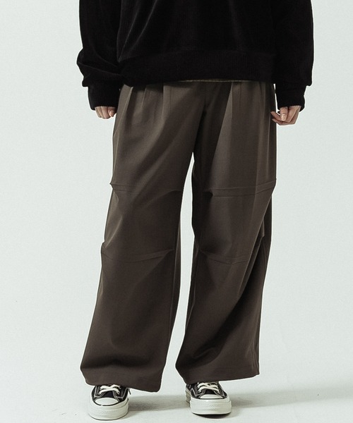 SLICK（スリック）の「【SLICK/スリック】T/R Double Cloth Wide Knee Tuck Over Pants/T/R ダブルクロス ワイドニータックオーバーパンツ（その他パンツ・メンズ・ブラック/ブラウン/スミクロ・1/2/3）」の14枚目の写真