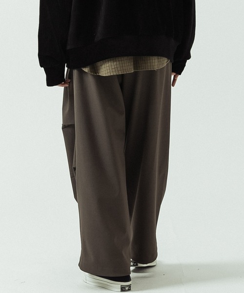 SLICK（スリック）の「【SLICK/スリック】T/R Double Cloth Wide Knee Tuck Over Pants/T/R ダブルクロス ワイドニータックオーバーパンツ（その他パンツ・メンズ・ブラック/ブラウン/スミクロ・1/2/3）」の15枚目の写真