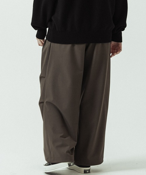 SLICK（スリック）の「【SLICK/スリック】T/R Double Cloth Wide Knee Tuck Over Pants/T/R ダブルクロス ワイドニータックオーバーパンツ（その他パンツ・メンズ・ブラック/ブラウン/スミクロ・1/2/3）」の18枚目の写真