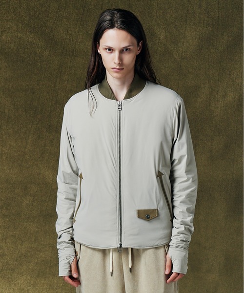 glamb(グラム)の「Round Hem Bomber Jacket / ラウンドヘムボマージャケット(ミリタリージャケット・メンズ・アイボリー/ブラック・S/M/L)」の2枚目の写真