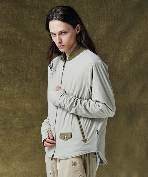 glamb(グラム)の「Round Hem Bomber Jacket / ラウンドヘムボマージャケット(ミリタリージャケット・メンズ・アイボリー/ブラック・S/M/L)」の6枚目の写真