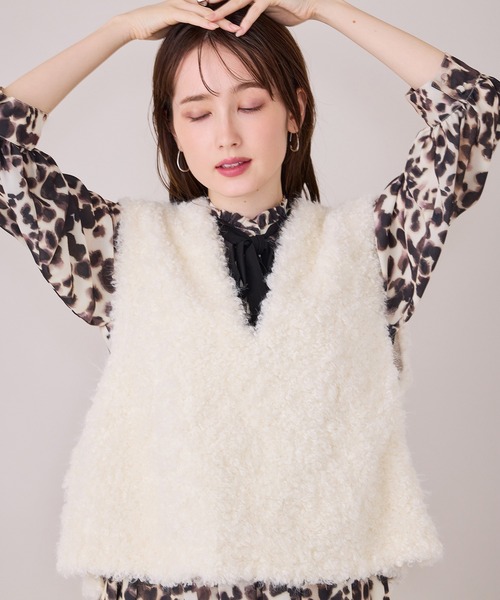 Audie a Muses(オーディアミューズ)の「Vネックファーベスト(ベスト・レディース・オフホワイト/グレー・38/42)」の7枚目の写真