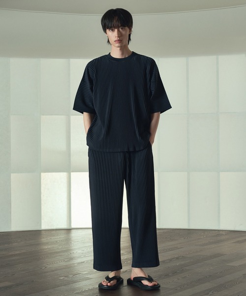 TNGT(ティーエヌジーティー)の「TNGT(ティーエヌジーティー)Yoyogi プリーツクルーネックTシャツ(Tシャツ/カットソー・メンズ・ネイビー/ブラウン/ブラック・L/M)」の8枚目の写真