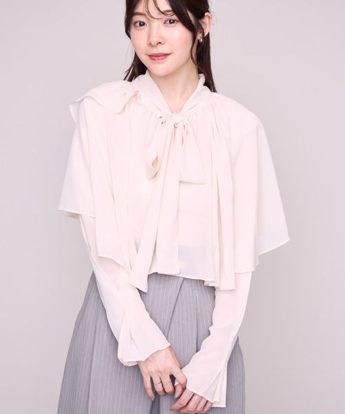 MISCH MASCH(ミッシュマッシュ)の「2026秋冬新作 リボンケープ付きブラウス(シャツ/ブラウス・レディース・アイボリー/ブラウン/ベージュ・フリ-)」の8枚目の写真