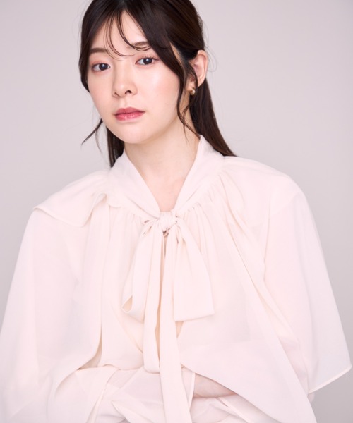 MISCH MASCH(ミッシュマッシュ)の「2026秋冬新作 リボンケープ付きブラウス(シャツ/ブラウス・レディース・アイボリー/ブラウン/ベージュ・フリ-)」の11枚目の写真