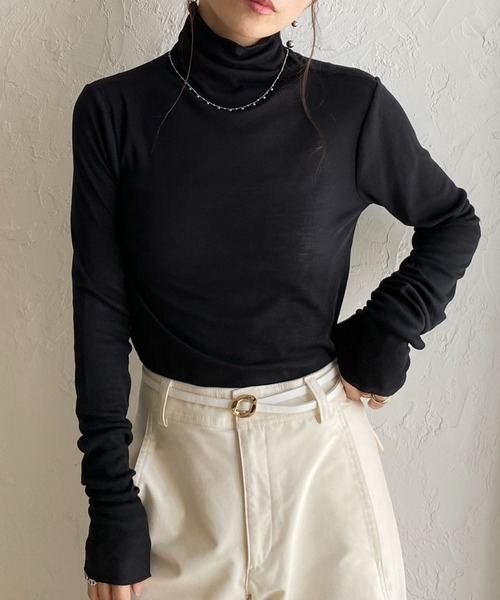 She's Closet(シーズクローゼット)の「ハイネック 長袖 シアートップス ロングTシャツ(Tシャツ/カットソー・レディース・ネイビー/ホワイト/ブラック/ブラウン/グレイッシュベージュ/ライトグレー/チャコールグレー/レッド・FREE)」の1枚目の写真