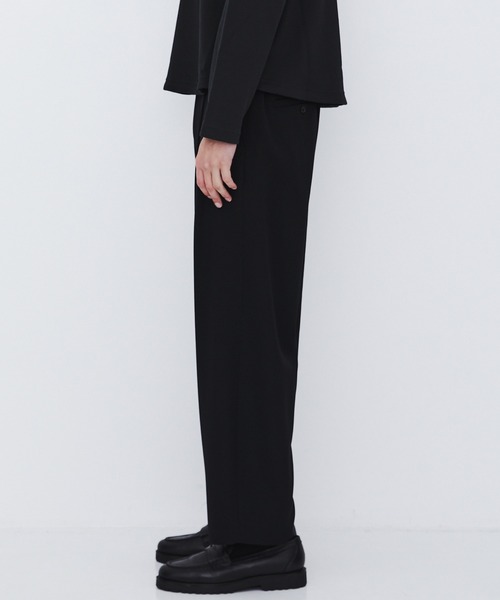 UNITED TOKYO(ユナイテッドトウキョウ)の「【新作】超撥水 WOOL GABARDINE 2タックバレルパンツ |撥水/防汚/防臭/吸湿性/ムレ防止(スラックス・メンズ・ブラック/ダークグレー/ライトブルーグレー・2/1/3)」の16枚目の写真
