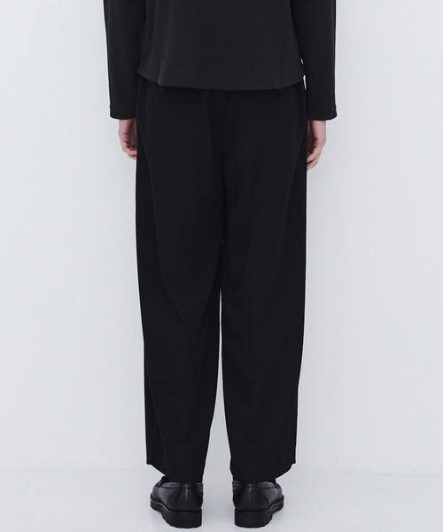 UNITED TOKYO(ユナイテッドトウキョウ)の「【新作】超撥水 WOOL GABARDINE 2タックバレルパンツ |撥水/防汚/防臭/吸湿性/ムレ防止(スラックス・メンズ・ブラック/ダークグレー/ライトブルーグレー・2/1/3)」の17枚目の写真