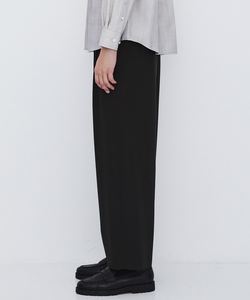 UNITED TOKYO(ユナイテッドトウキョウ)の「【新作】超撥水 WOOL GABARDINE 2タックバレルパンツ |撥水/防汚/防臭/吸湿性/ムレ防止(スラックス・メンズ・ブラック/ダークグレー/ライトブルーグレー・2/1/3)」の21枚目の写真
