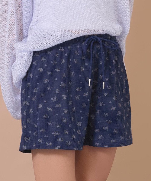 anap mimpi(アナップミンピ)の「花柄ワッフルイージーショートパンツ(その他パンツ・レディース・ネイビー/グレー・F)」の3枚目の写真