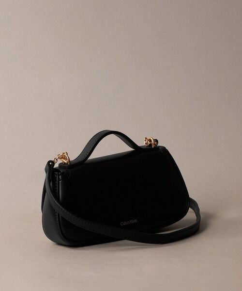 Calvin Klein(カルバン・クライン)の「クロスボディバッグ - トップハンドルクロスボディバッグ(ショルダーバッグ・レディース・ブラック/アイボリー/ピンク系その他・FREE)」の7枚目の写真