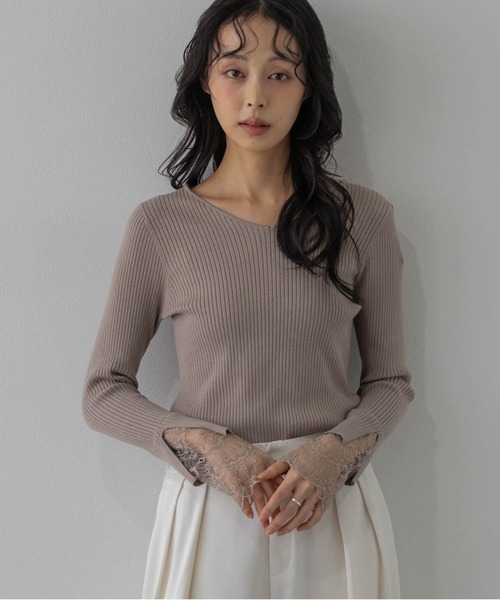 AMELY(エミリー)の「袖口レースリブトップス/インナー/レイヤード(ニット/セーター・レディース・ブラック/モカ/グレー/ホワイト・フリー)」の4枚目の写真
