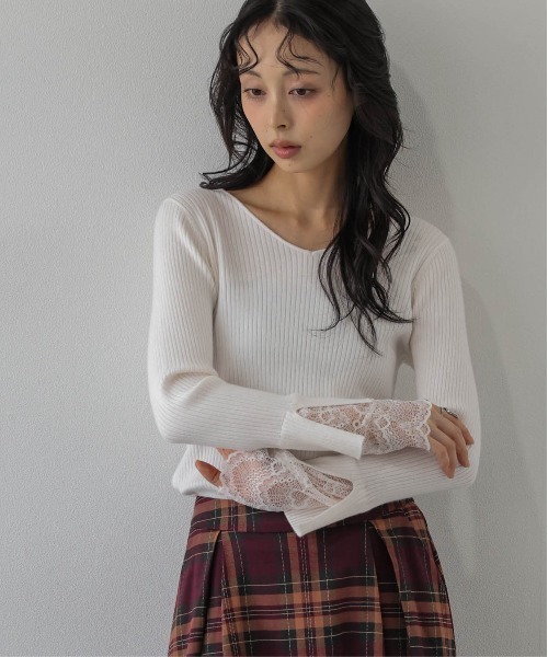 AMELY(エミリー)の「袖口レースリブトップス/インナー/レイヤード(ニット/セーター・レディース・ブラック/モカ/グレー/ホワイト・フリー)」の6枚目の写真