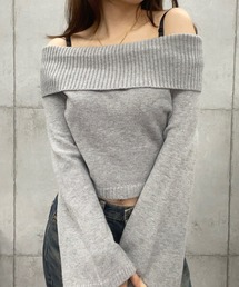 ショート丈オフショルニット