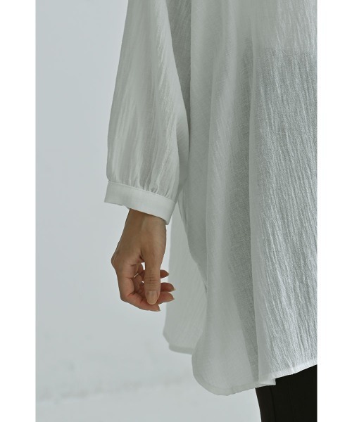 marjour(マージュール)の「COTTON CRINKLE BAND COLLAR SHIRT(シャツ/ブラウス・レディース・ブラック/オフホワイト・M)」の17枚目の写真
