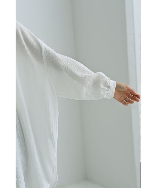 marjour(マージュール)の「COTTON CRINKLE BAND COLLAR SHIRT(シャツ/ブラウス・レディース・ブラック/オフホワイト・M)」の6枚目の写真