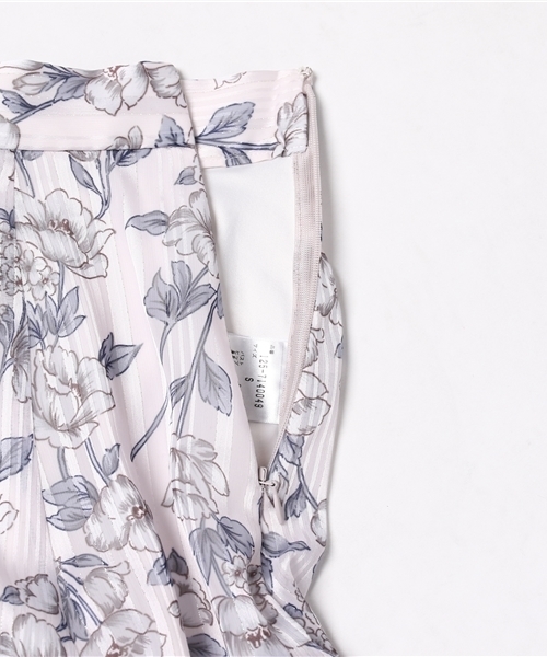 JILL by JILL STUART（ジルバイジルスチュアート）の「MISTY LAME STRIPE OP（ワンピース・レディース・ベージュ/ピンク・SMALL/MEDIUM）」の9枚目の写真