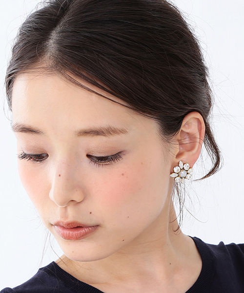 Demi-Luxe BEAMS(デミルクス ビームス)の「jour couture / クリスタルフラワー イヤリング(イヤリング・レディース・ピンク/ホワイト/ブルー・ONE SIZE)」の1枚目の写真