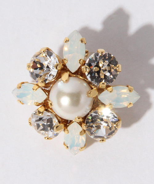 Demi-Luxe BEAMS(デミルクス ビームス)の「jour couture / クリスタルフラワー イヤリング(イヤリング・レディース・ピンク/ホワイト/ブルー・ONE SIZE)」の4枚目の写真