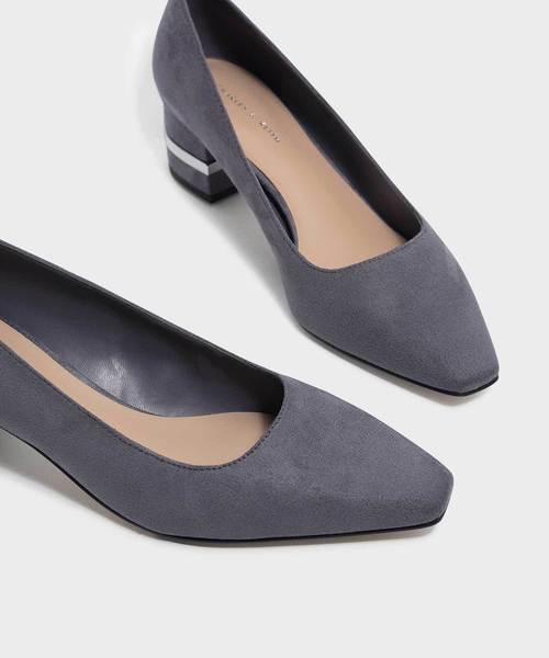 CHARLES & KEITH（チャールズ & キース）の「メタリックアクセントヒールパンプス / METALLIC ACCENT HEEL PUMPS（パンプス・レディース・ブラック/グレー/ダークグリーン・22.5cm/23cm/23.5cm/24.5cm/25cm/25.5cm）」の9枚目の写真