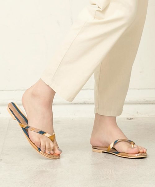 KOBE LETTUCE(コウベレタス)の「バイカラーフラットトングサンダルシューズ(サンダル・レディース・ホワイト/ミント/ブラック/その他/ストライプ・L/LL/M/S)」の5枚目の写真