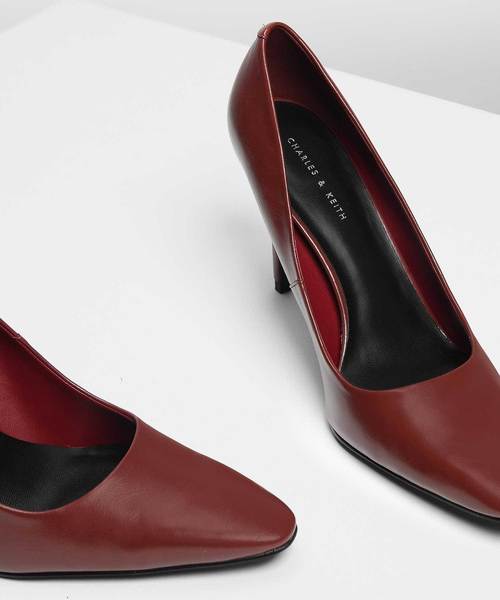CHARLES & KEITH(チャールズ & キース)の「クラシックポインテッドパンプス / Classic Pointed Pumps(パンプス・レディース・ブラック/レッド・22.5cm/23cm/23.5cm/24.5cm/25cm/25.5cm)」の5枚目の写真