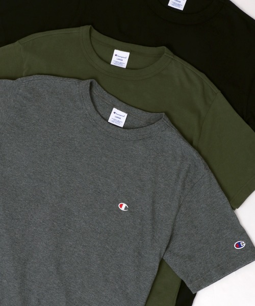 Champion(チャンピオン)の「Champion/チャンピオン ロゴワッペン ワンポイント刺繍 半袖Tシャツ(Tシャツ/カットソー・メンズ・レッド/ホワイト/ピンク/ブラック/ネイビー/ダークグリーン/グレー/イエロー/ロイヤルブルー/チャコール/ミント/オートミール/ブラウン/レンガ/レモンイエロー/アクア/バイオレット/ライム・M/L/XL/S)」の5枚目の写真
