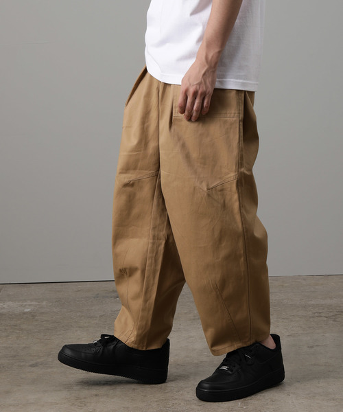 JUNRED(ジュンレッド)の「インタックバルーンパンツ(その他パンツ・メンズ・ベージュ/ブラック・S/M/L)」の2枚目の写真