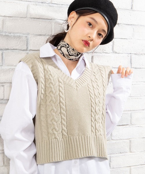 WEGO(ウィゴー)の「WEGO/カラーケーブルニットベスト(ベスト・レディース・ベージュ/グリーン/アイボリー/ライトブラウン/ベージュ系その他/グリーン系その他/ライトパープル・FREE)」の6枚目の写真