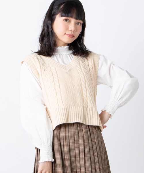 WEGO(ウィゴー)の「WEGO/カラーケーブルニットベスト(ベスト・レディース・ベージュ/グリーン/アイボリー/ライトブラウン/ベージュ系その他/グリーン系その他/ライトパープル・FREE)」の2枚目の写真