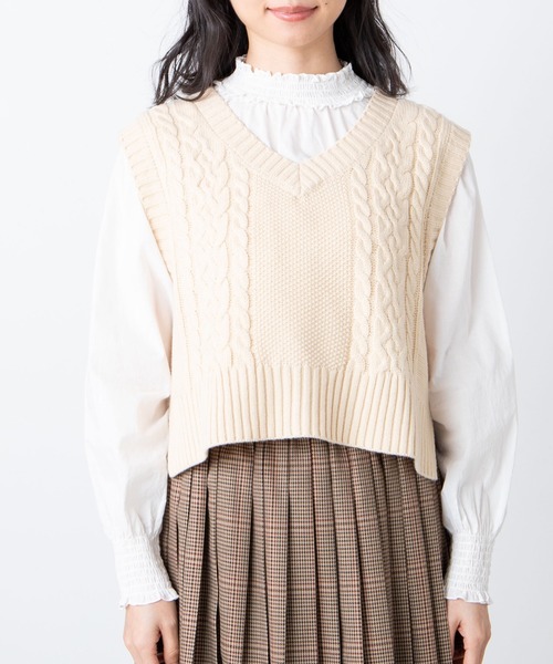 WEGO(ウィゴー)の「WEGO/カラーケーブルニットベスト(ベスト・レディース・ベージュ/グリーン/アイボリー/ライトブラウン/ベージュ系その他/グリーン系その他/ライトパープル・FREE)」の22枚目の写真