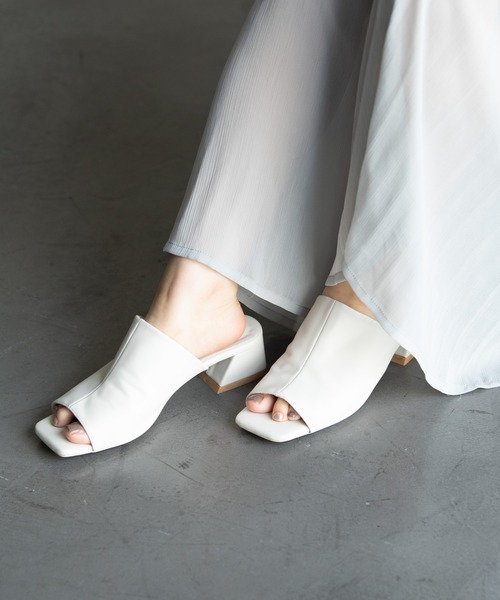 Aunt Marie's（アントマリーズ）の「AUNT MARIE'S フェイクレザースクエアサンダル（サンダル・レディース・ブラック/ブラウン/アイボリー・SMALL/MEDIUM/LARGE）」の3枚目の写真