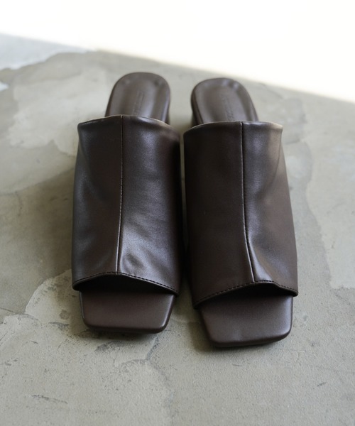 Aunt Marie's（アントマリーズ）の「AUNT MARIE'S フェイクレザースクエアサンダル（サンダル・レディース・ブラック/ブラウン/アイボリー・SMALL/MEDIUM/LARGE）」の9枚目の写真