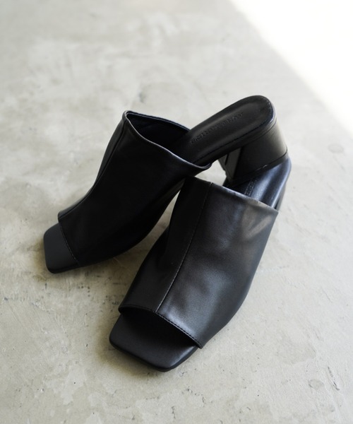 Aunt Marie's（アントマリーズ）の「AUNT MARIE'S フェイクレザースクエアサンダル（サンダル・レディース・ブラック/ブラウン/アイボリー・SMALL/MEDIUM/LARGE）」の5枚目の写真