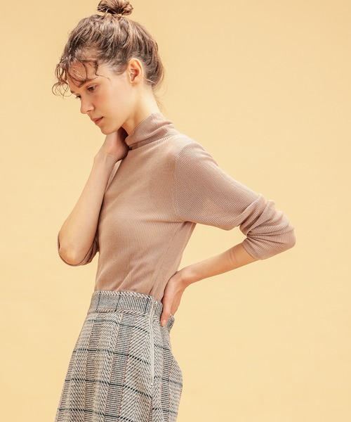 natural couture（ナチュラルクチュール）の「シアータートルニット（ニット/セーター・レディース・ブラック/ベージュ/ブラウン/オフホワイト/モカ・FREE）」の5枚目の写真