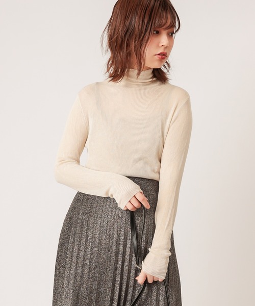 natural couture（ナチュラルクチュール）の「シアータートルニット（ニット/セーター・レディース・ブラック/ベージュ/ブラウン/オフホワイト/モカ・FREE）」の2枚目の写真