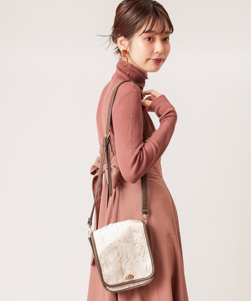 natural couture（ナチュラルクチュール）の「シアータートルニット（ニット/セーター・レディース・ブラック/ベージュ/ブラウン/オフホワイト/モカ・FREE）」の7枚目の写真