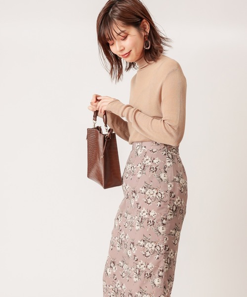 natural couture（ナチュラルクチュール）の「シアータートルニット（ニット/セーター・レディース・ブラック/ベージュ/ブラウン/オフホワイト/モカ・FREE）」の21枚目の写真