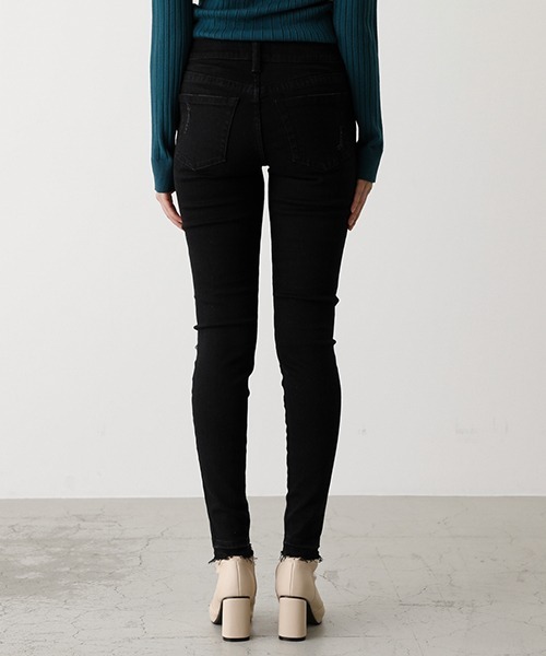 AZUL by moussy(アズールバイマウジー)の「REPAIR DENIM SKINNY/リペアデニムスキニー(デニムパンツ・レディース・ブラック/ブルー/ダークブルー・MEDIUM/X-LARGE/XX-SMALL/LARGE/SMALL/X-SMALL)」の4枚目の写真