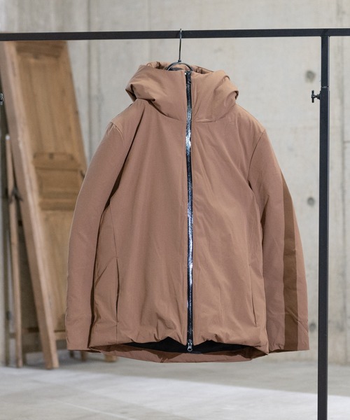 JOHN'S CLOSET(ジョンズクローゼット)の「【i】フーテッド ダウンジャケット アウター(ダウンジャケット/コート・メンズ・ブラック/ネイビー/モカ・MEDIUM/LARGE/X-LARGE)」の1枚目の写真