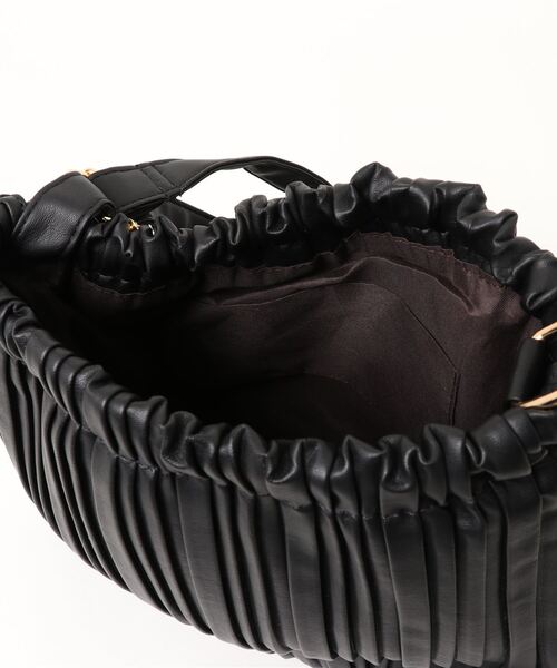 HWG_5(エイチダブルゴー)の「プリーツ巾着バッグ(ショルダーバッグ・レディース・ブラック/ベージュ/アイボリー・FREE)」の6枚目の写真