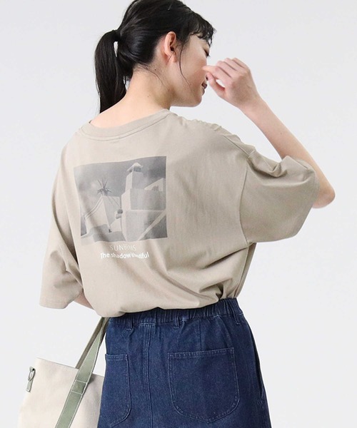 RAG MACHINE(ラグマシーン)の「【RAG MACHINE】フォトプリントTシャツ(Tシャツ/カットソー・レディース・ホワイト/ベージュ/ダークグレー・L/M)」の3枚目の写真