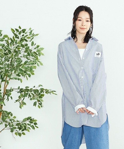 ONIGIRI（オニギリ）の「オーバーサイズシャツ（シャツ/ブラウス・レディース・ホワイト/ブルー/ストライプ・FREE）」の2枚目の写真